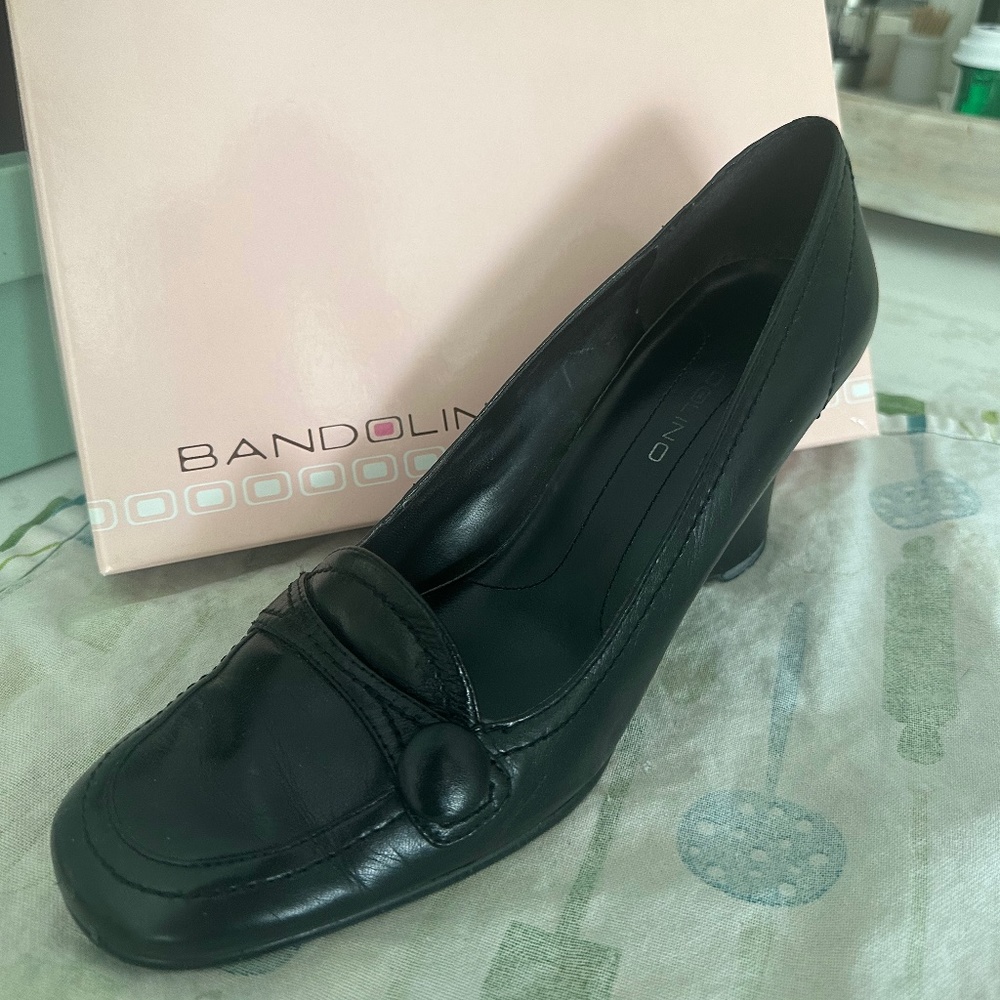 8.5 black Bandolino wedge loafer